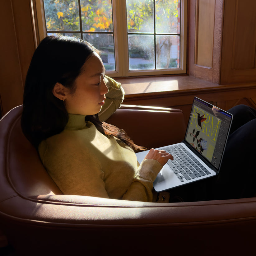 MacBook_Air_13-in_M5_Starlight_PDP_Image_Position_7__en-IN